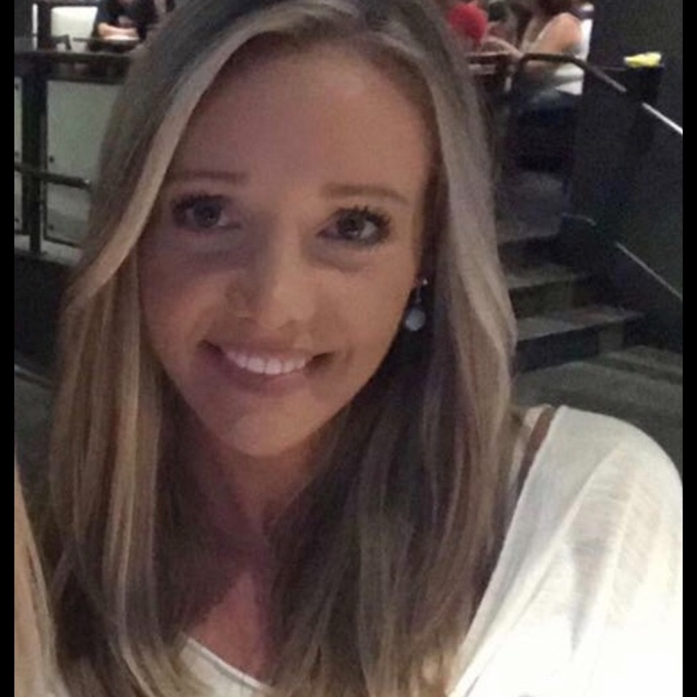 Meet your Posher, Holly